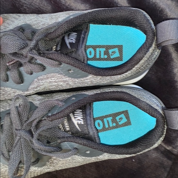 nike running shoes - Picture 4 of 4